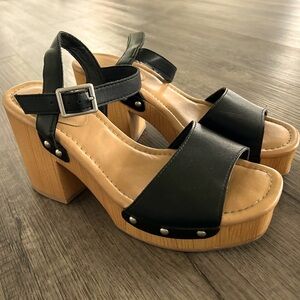 Women’s Universal Thread Clog Sandals